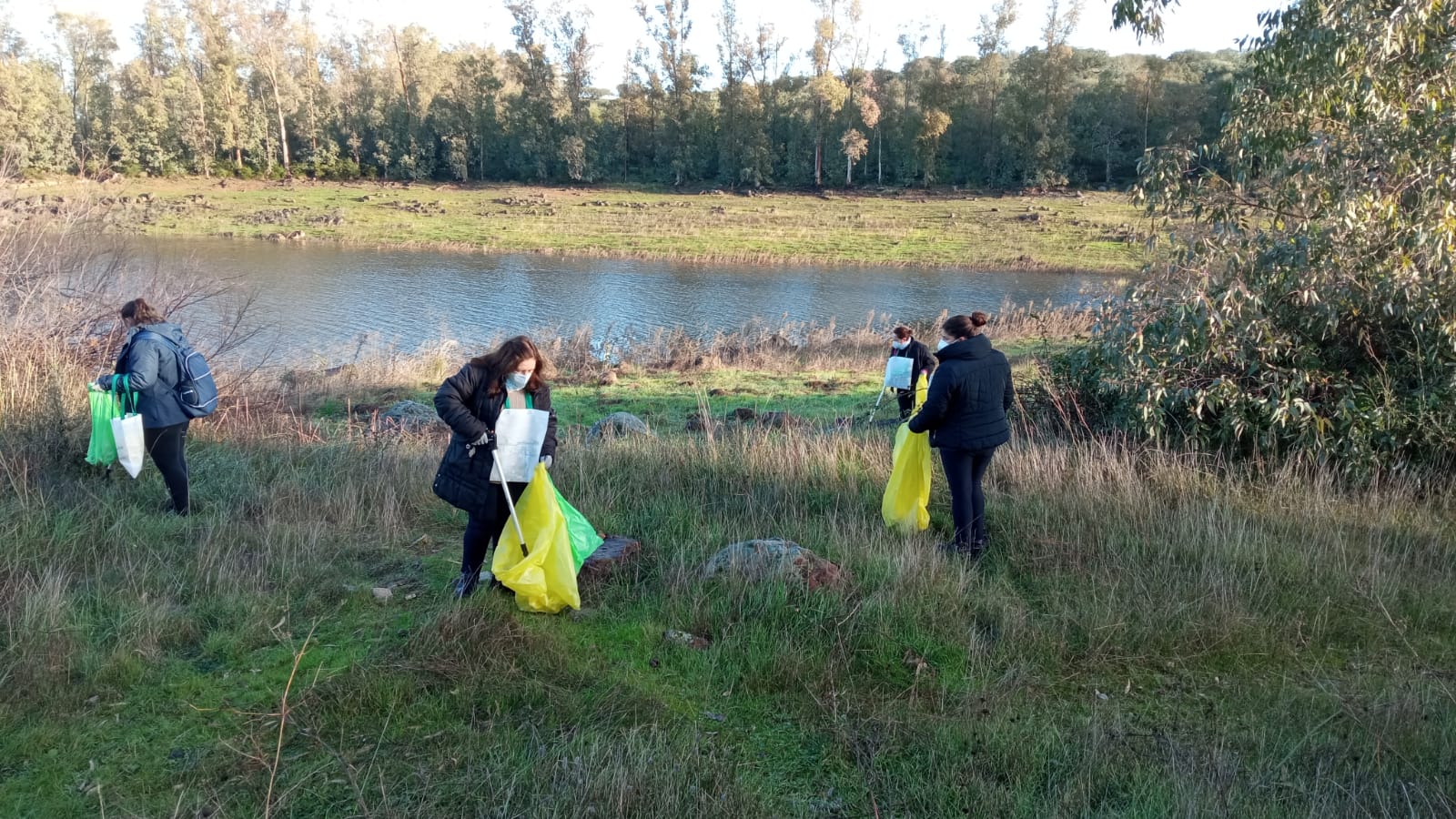 Limpieza en el entorno del pantano Piedra Aguda 3