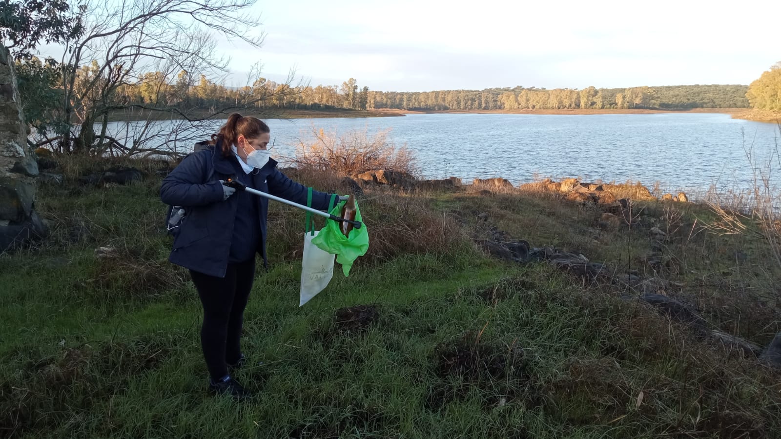 Limpieza en el entorno del pantano Piedra Aguda 4